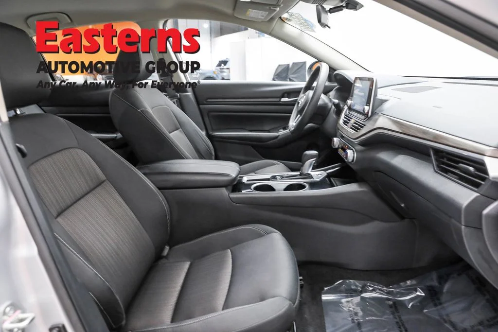 Used 2023 Silver Nissan 2.5 SR image 23