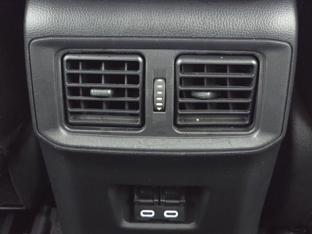 2024 Toyota RAV4 XLE - Photo 31