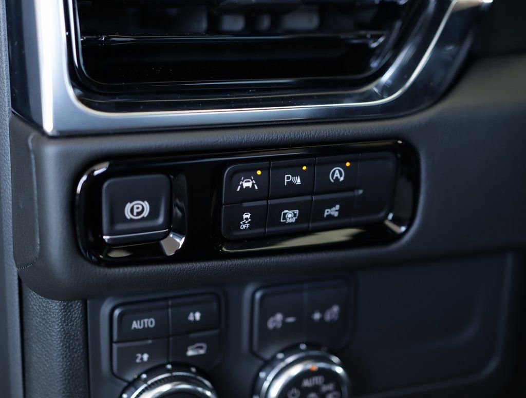 2026 GMC Yukon XL Denali - Photo 10