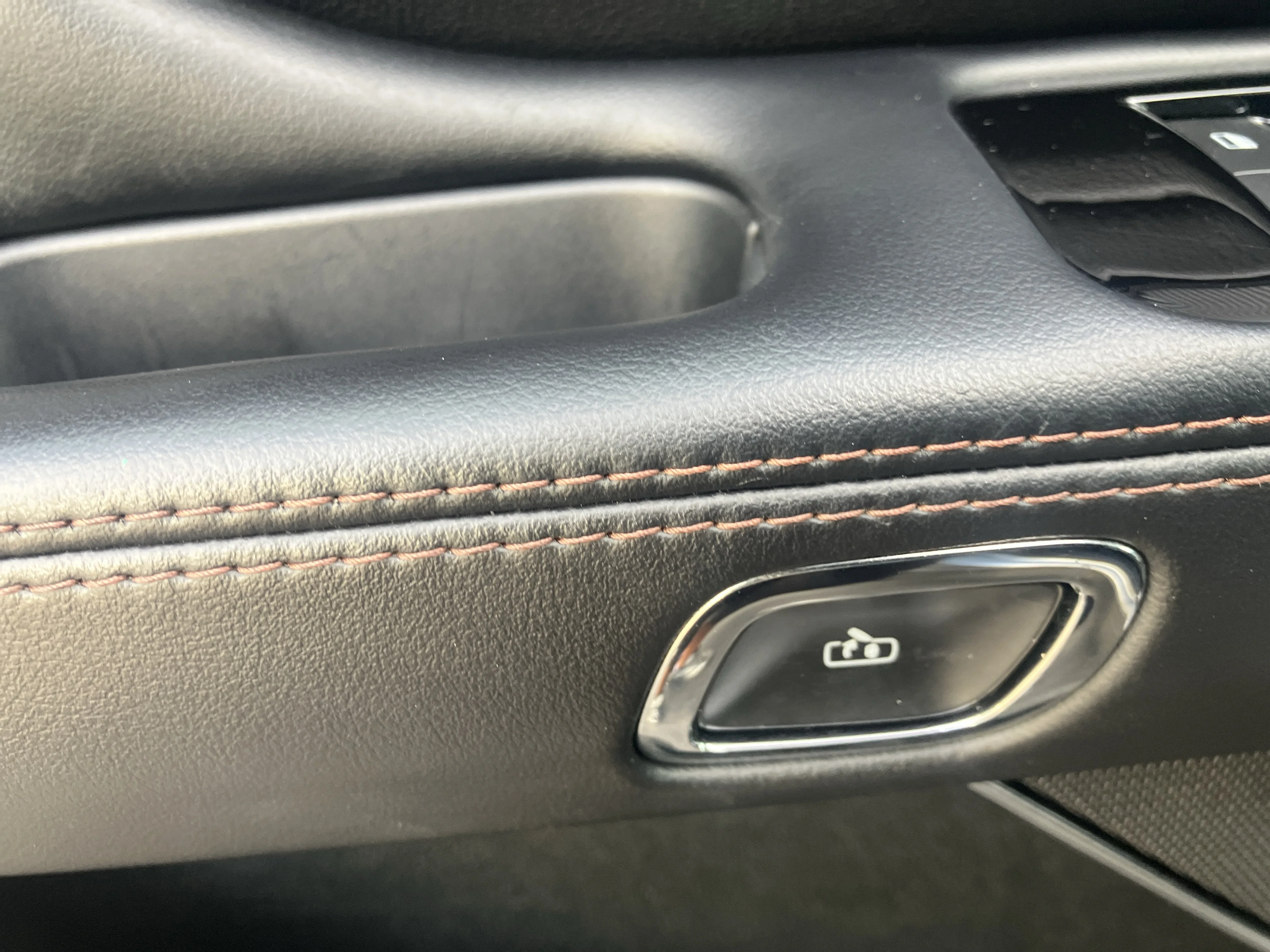Used 2020 Radiance Metallic Lincoln Grand Touring image 22
