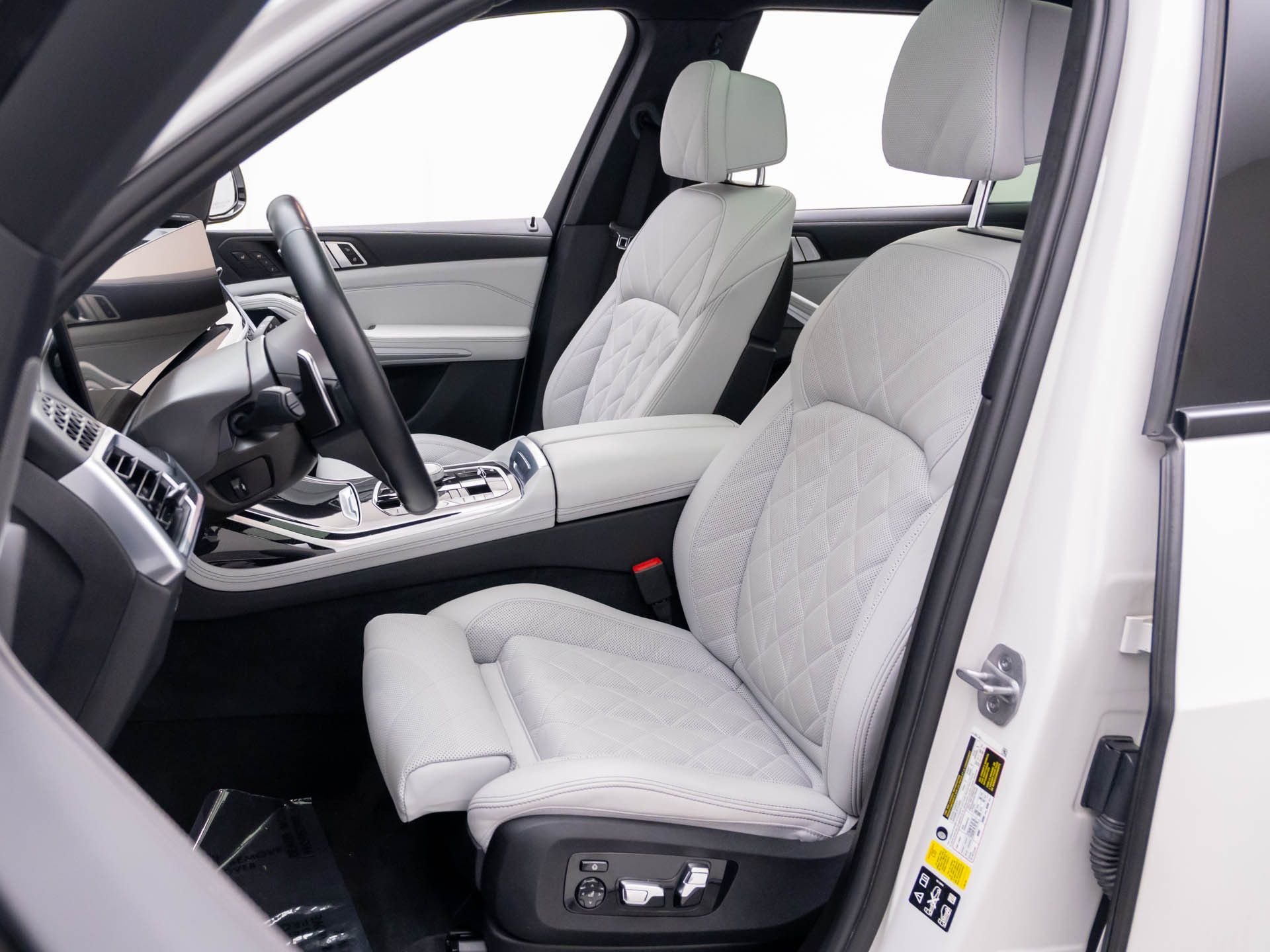 Used 2023 Mineral White Metallic BMW xDrive40i image 15