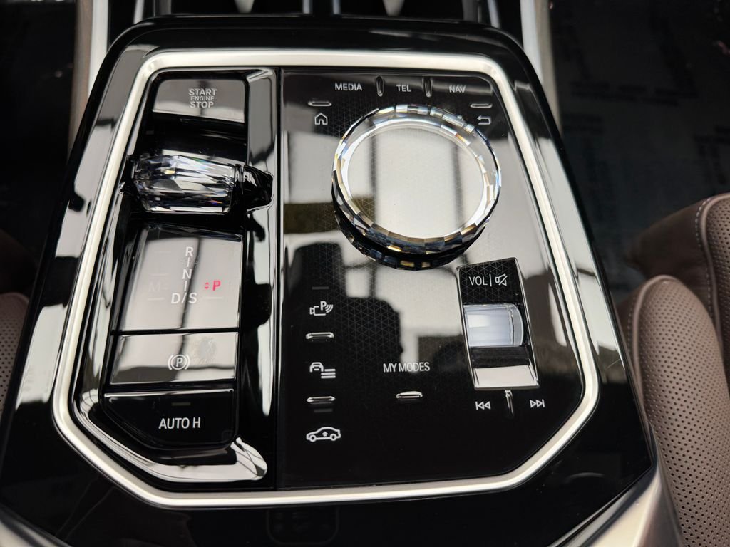 2025 BMW 7 Series 760i - Photo 18