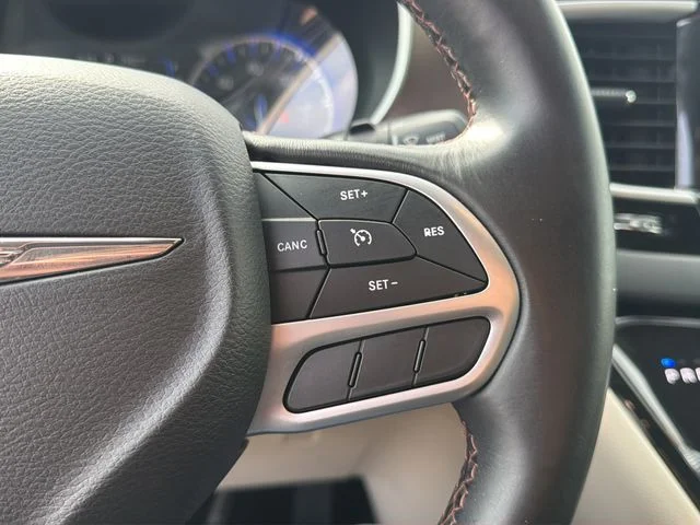 Certified Used 2018 Gray Chrysler Touring L image 23