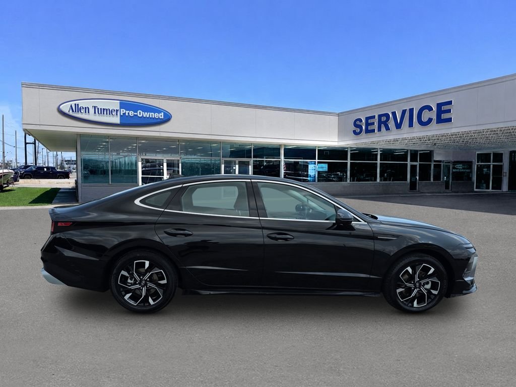 Used 2024 Onyx Black Hyundai SEL image 9