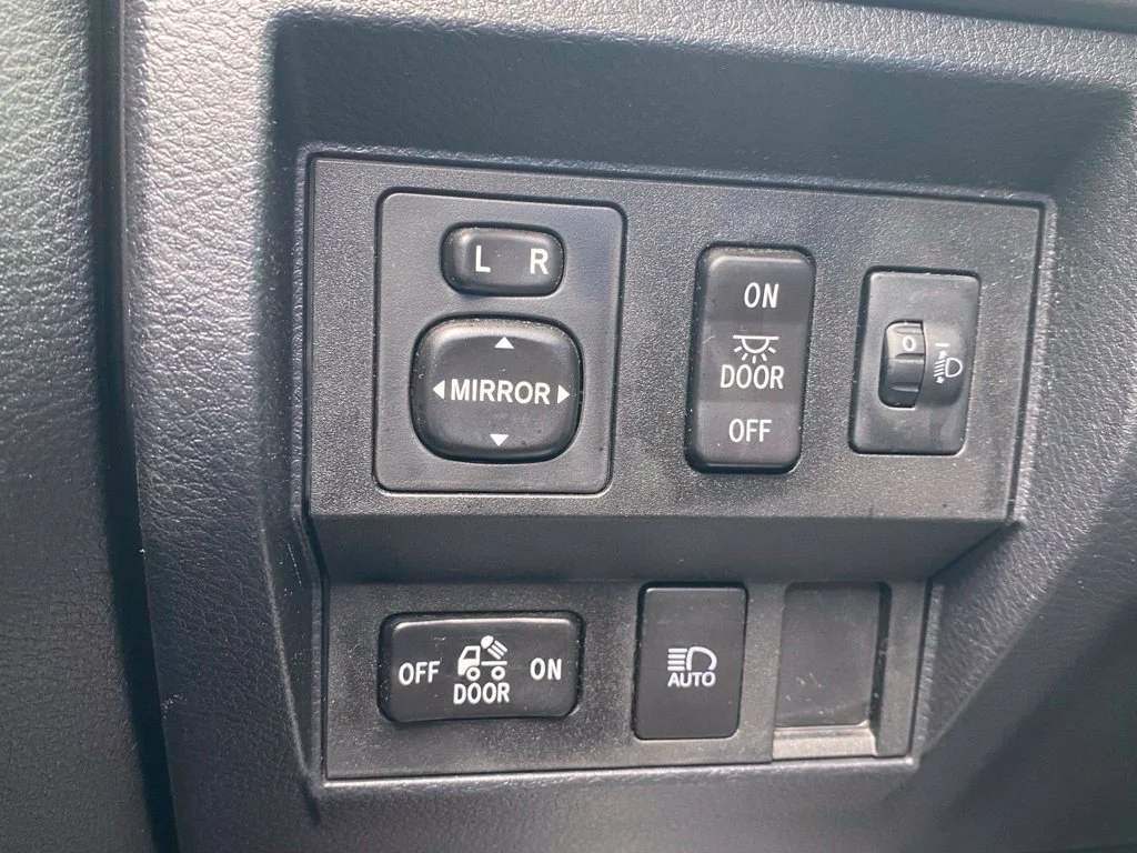 Used 2018 Gray Toyota SR5 image 25