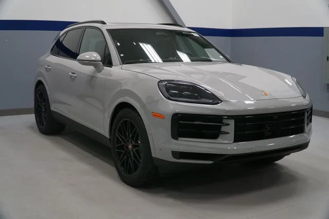 2026 Porsche Cayenne S - Photo 12