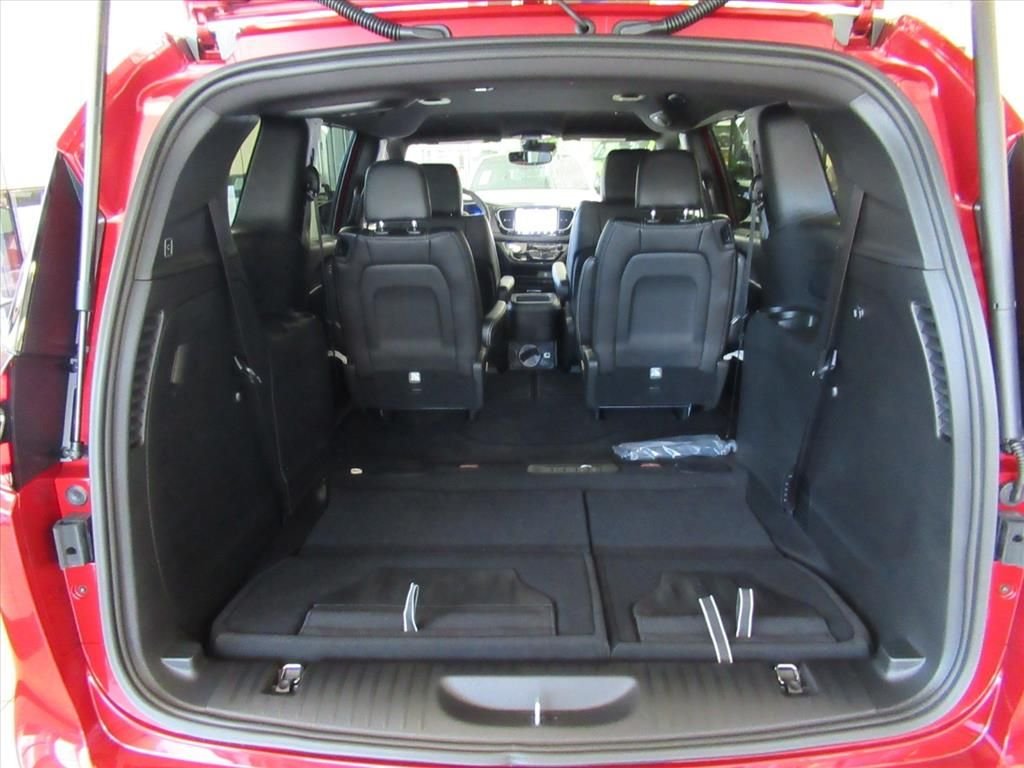 2026 Chrysler Pacifica Select - Photo 13