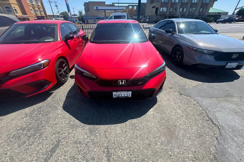 Certified Used 2025 Rallye Red Honda  image 3