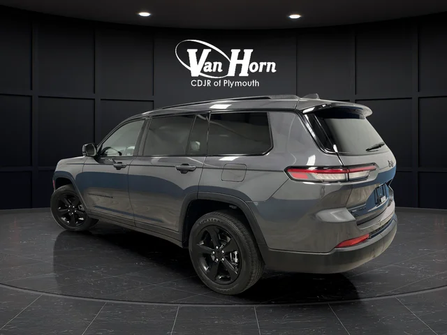 Used 2022 Gray Metallic Jeep Altitude image 5