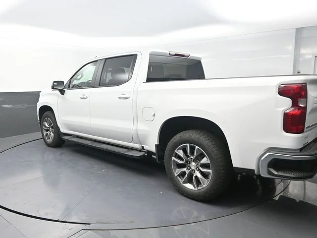 Used 2022 White Chevrolet LT image 6