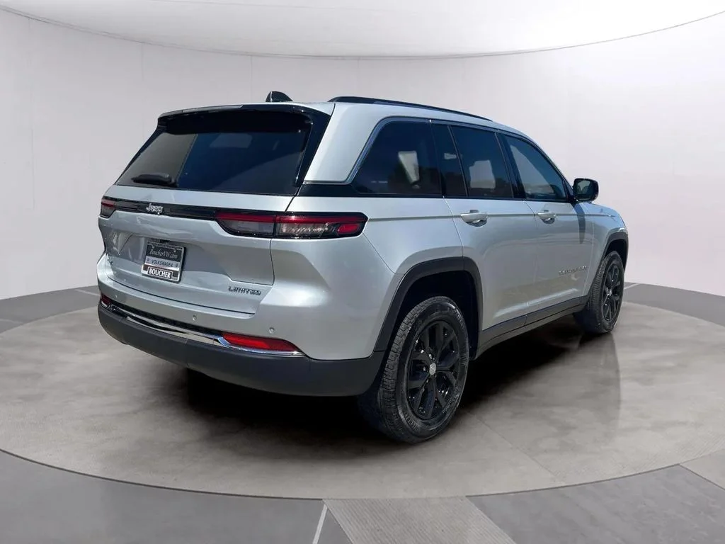 Used 2023 Silver Zynith Jeep Limited image 5