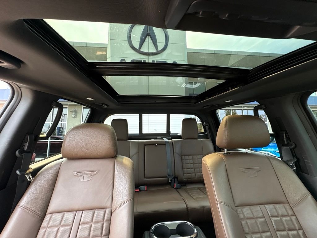 Used 2024 White Nissan Platinum Reserve image 29