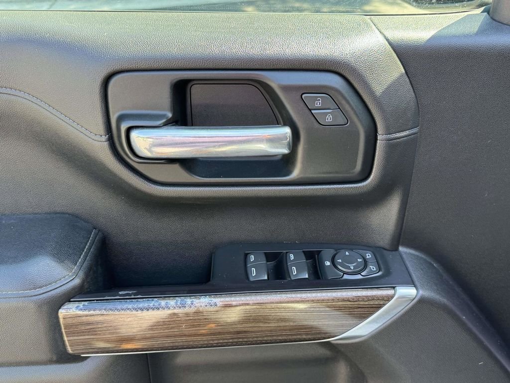 Used 2019 White Chevrolet LT image 18