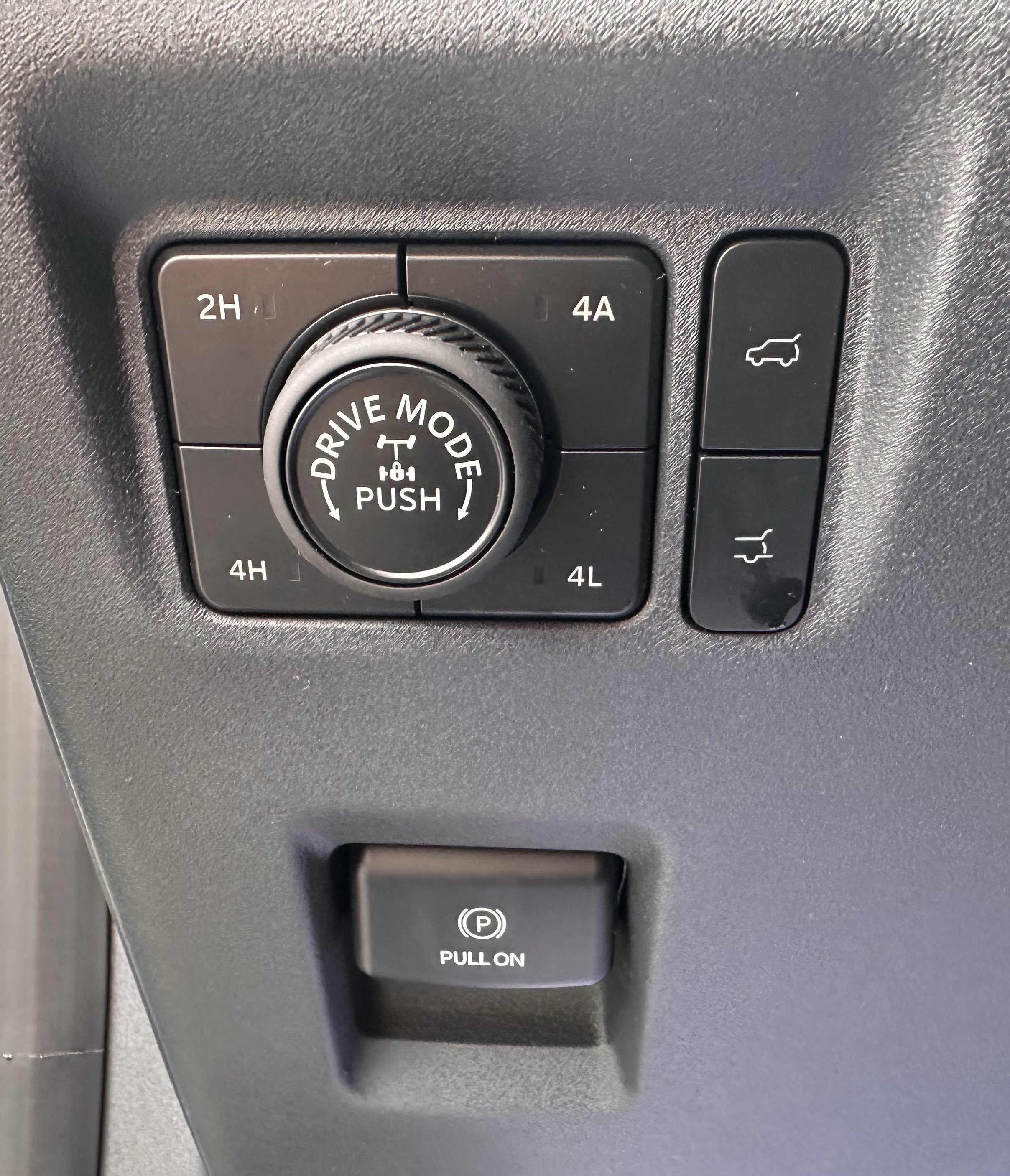 New 2027 Star White Metallic Tri-Coat Ford Tremor® image 19