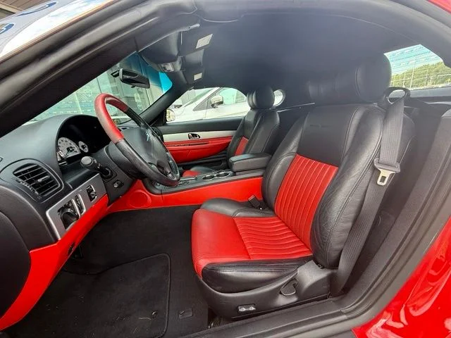 Used 2005 Torch Red Ford Base image 9