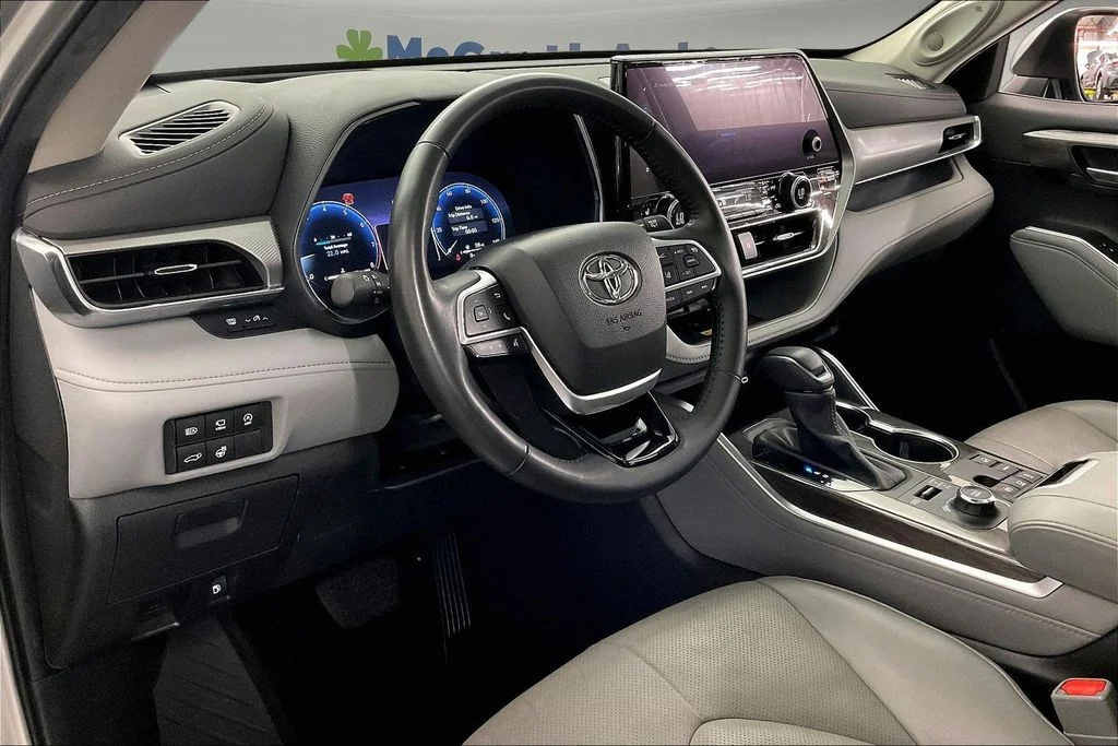 Certified Used 2023 Silver Toyota Platinum image 17