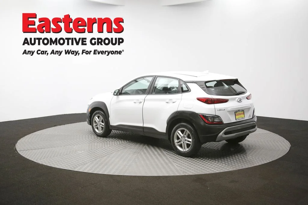 Used 2022 White Hyundai SE image 60