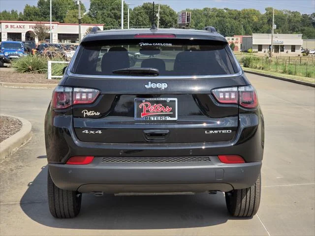 New 2026 Diamond Black Crystal Pearl-Coat Exterior Paint Jeep Limited image 4