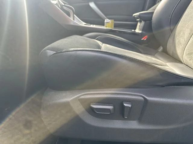 Certified Used 2025  Mitsubishi SE image 16