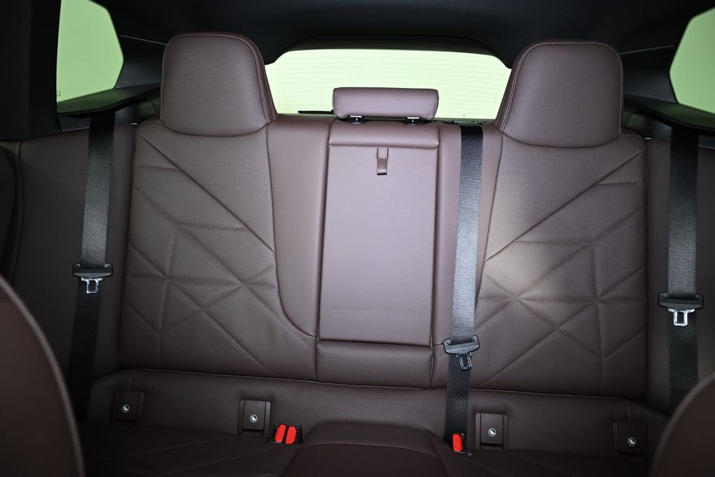 2026 BMW iX 45 - Photo 24