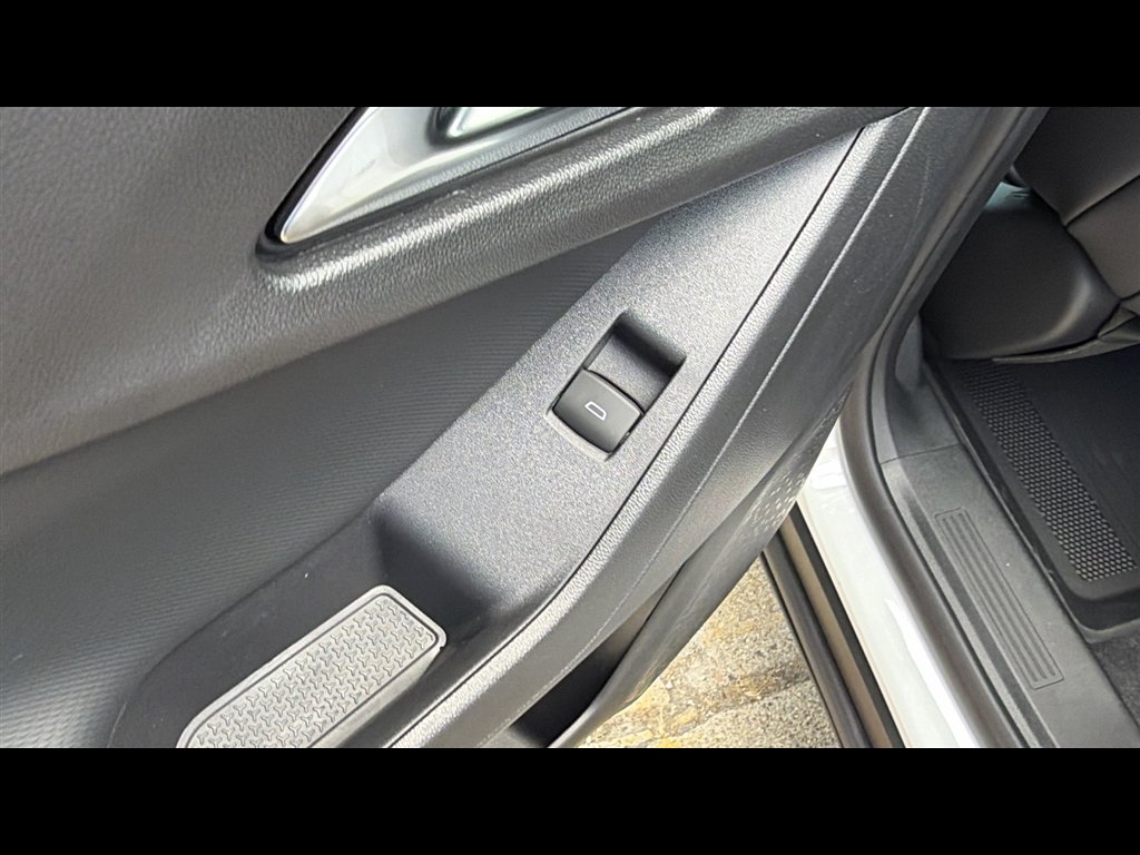 2027 Chevrolet Equinox LT - Photo 23