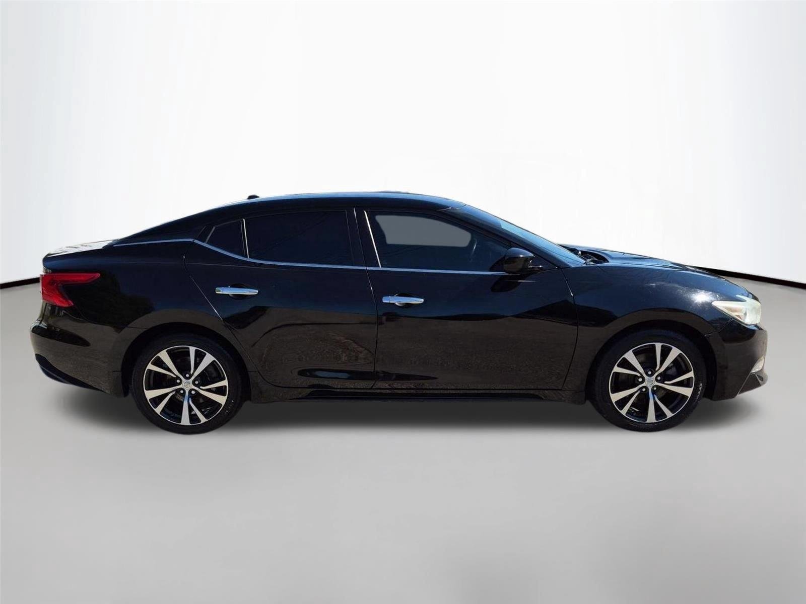 Used 2016 Black Nissan 3.5 S image 6