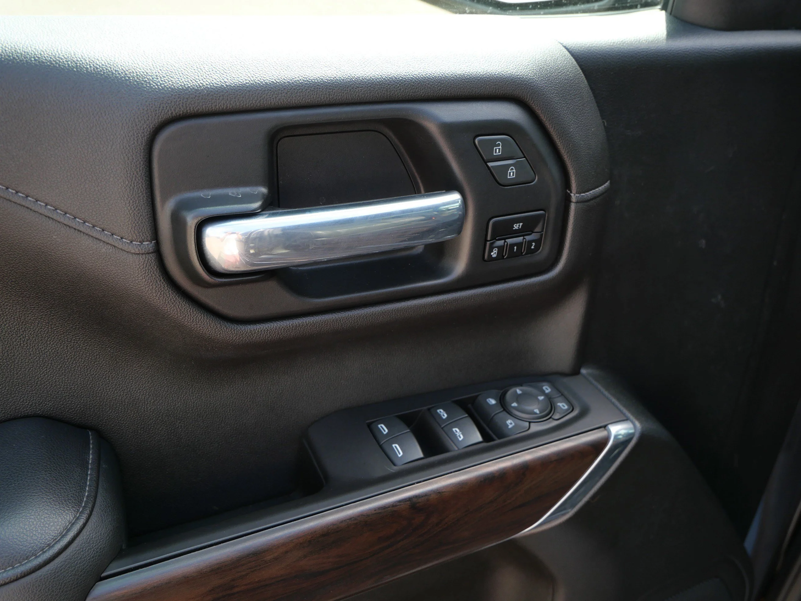 Certified Used 2020 Carbon Black Metallic GMC SLT image 20
