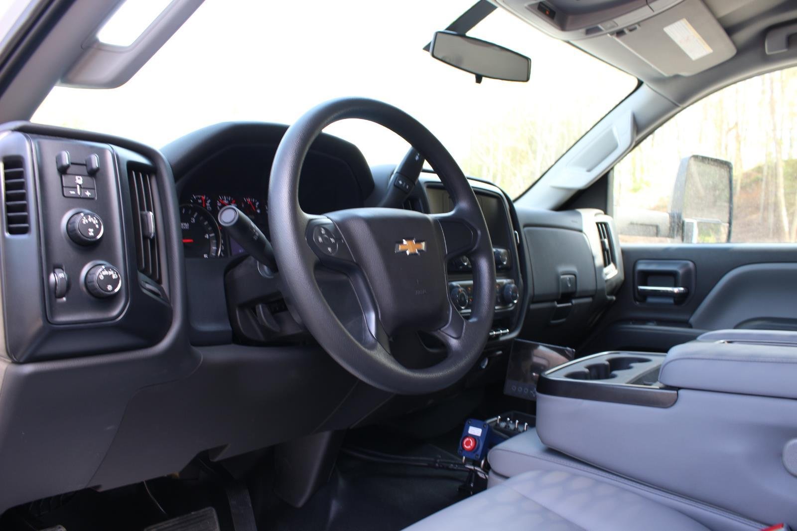 New 2025 Summit White Chevrolet Work Truck image 22