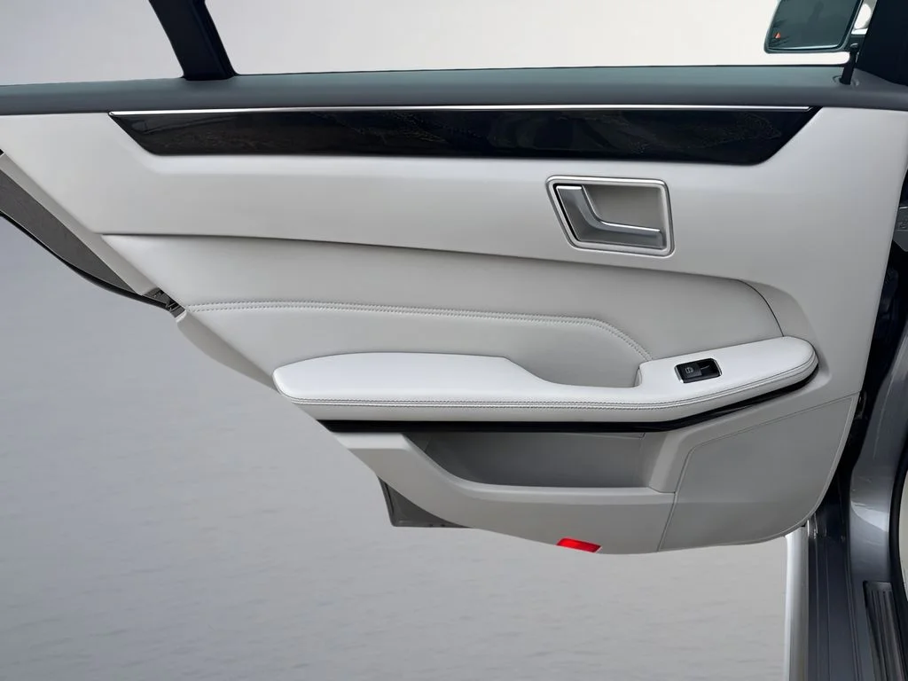 Used 2014  Mercedes-Benz E 250 image 31