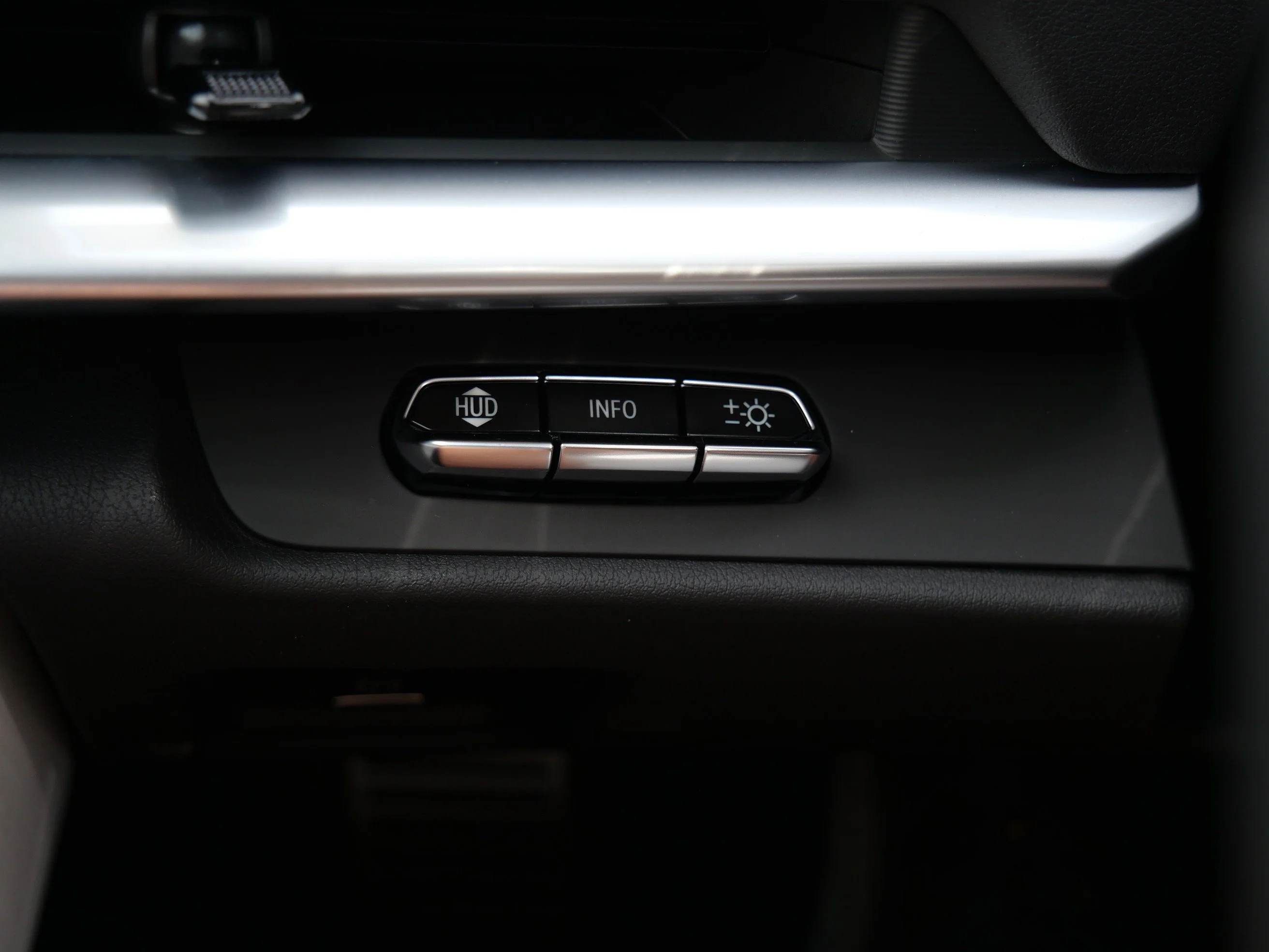 Used 2023 Arctic White Chevrolet 2LT image 15