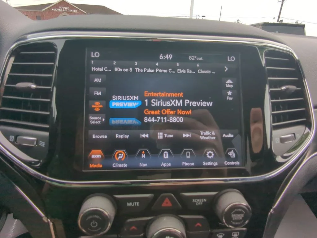 Used 2020 Gray Jeep Limited image 17