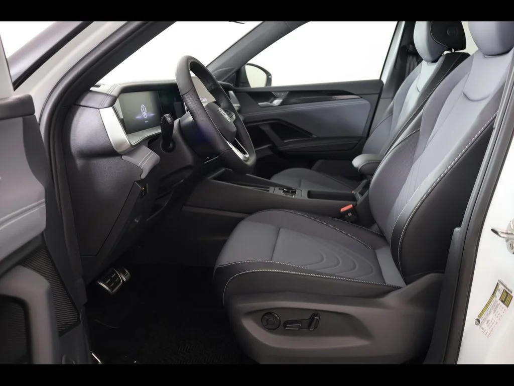 New 2026 White/off-white Volkswagen 2.0T SE R-Line Black image 14