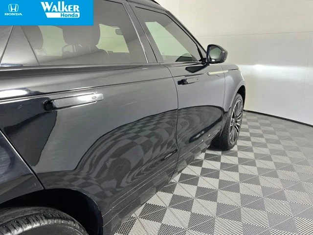 Used 2019 Black Land Rover SE R-Dynamic image 11