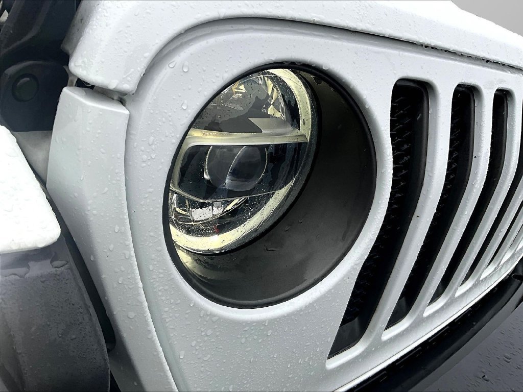 Used 2019 White Jeep Unlimited Rubicon image 32
