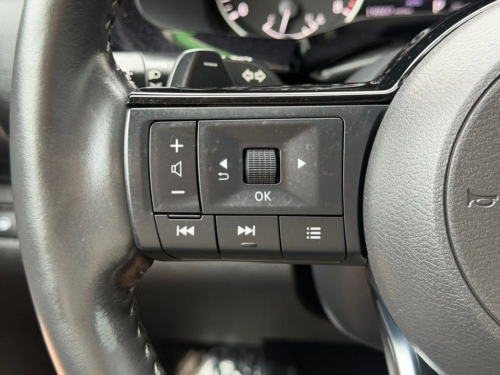 Used 2025 Black Nissan SL image 18