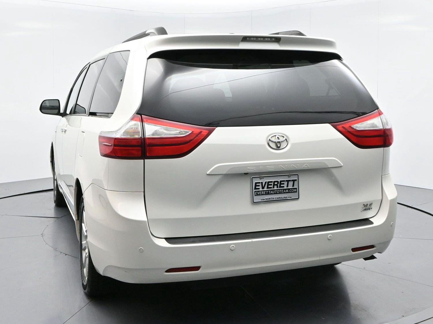 Used 2017 Blizzard Pearl Toyota XLE image 6
