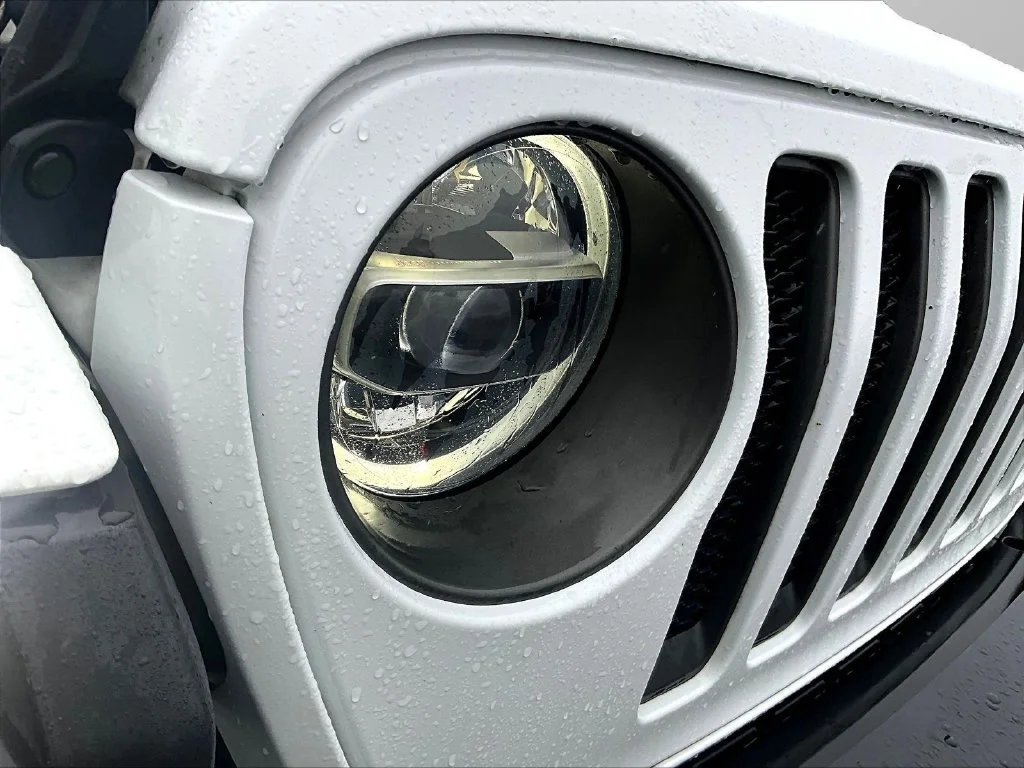 Used 2019 White Jeep Unlimited Rubicon image 32