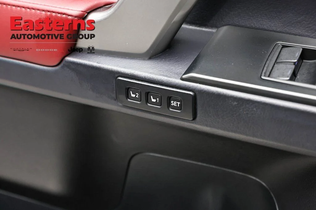 Used 2022 Black Lexus 460 image 25