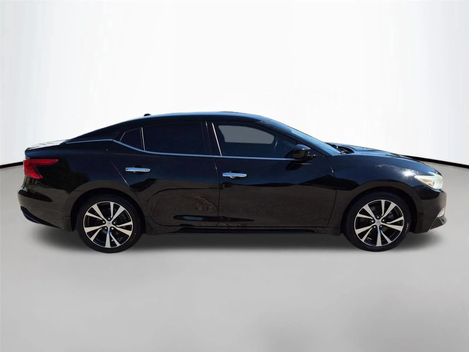 Used 2016 Super Black Nissan 3.5 S image 6