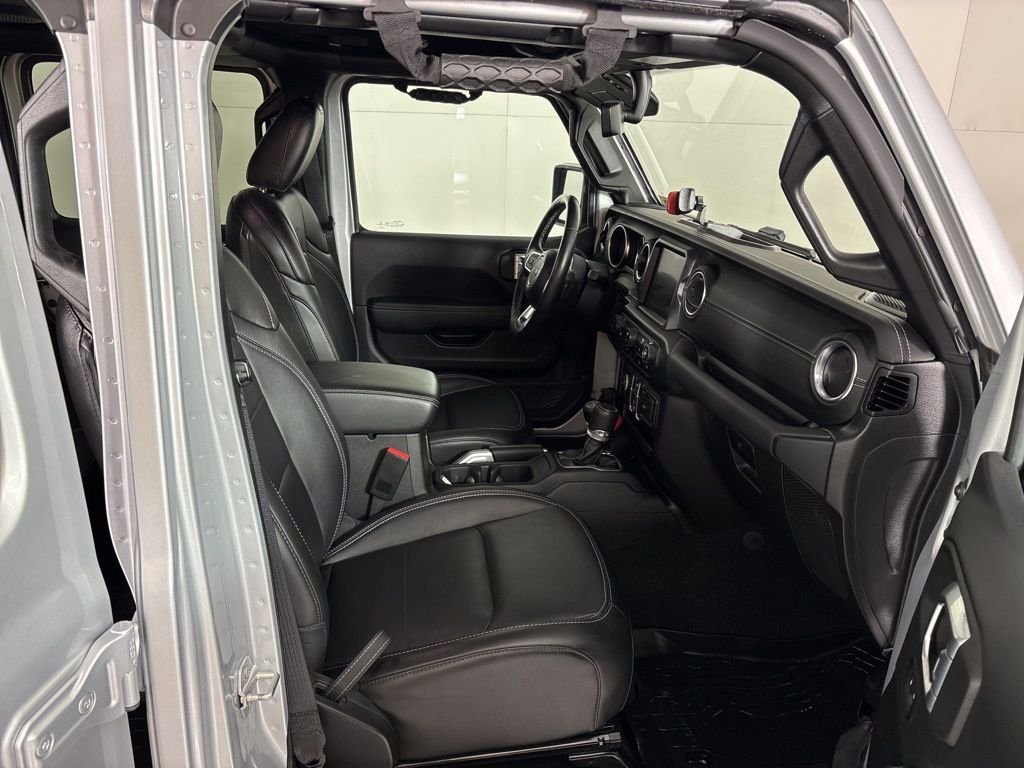 Used 2022 Silver Jeep Unlimited Sahara image 14