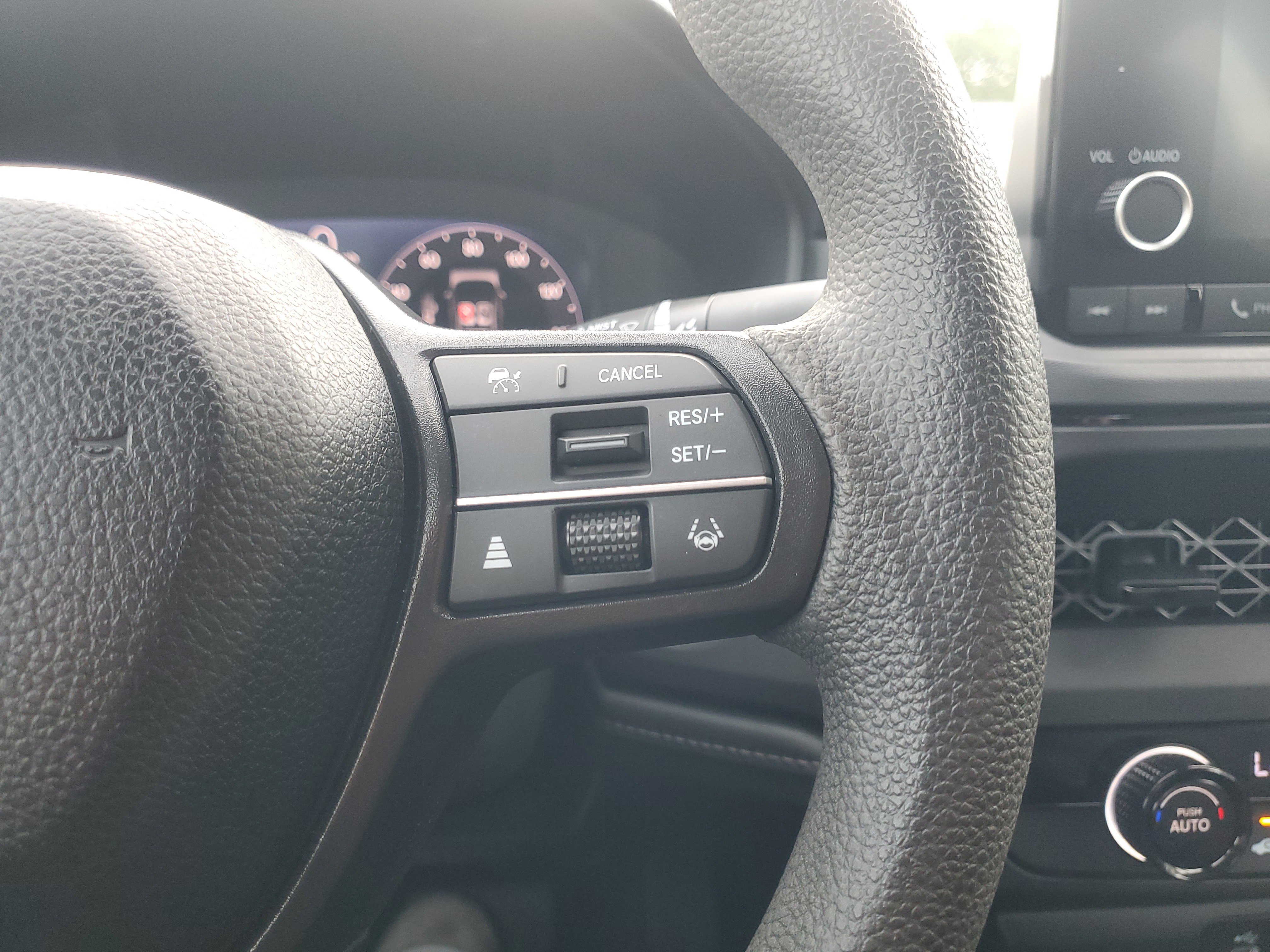 Used 2025 Platinum White Pearl Honda LX image 6
