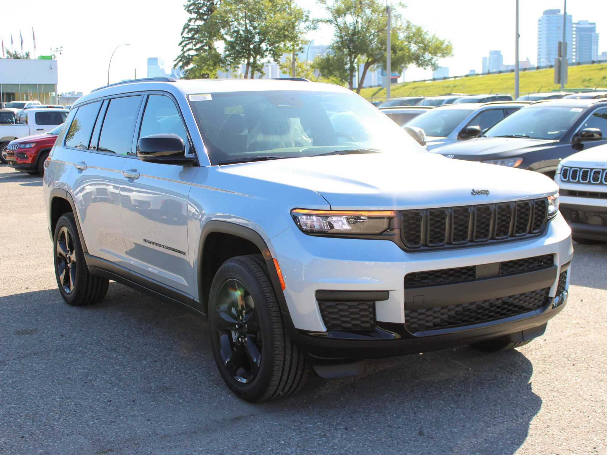 Used 2025 Silver Jeep Altitude* 4x4, Sunroof, Heated Leather, Remote Start image 6