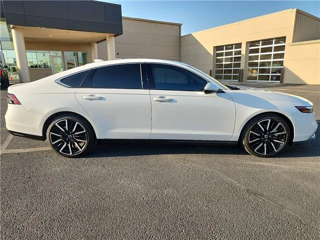 Used 2025 White Honda Touring image 5
