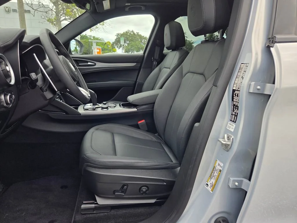 New 2025 Moonlight Gray Metallic Alfa Romeo Base image 10