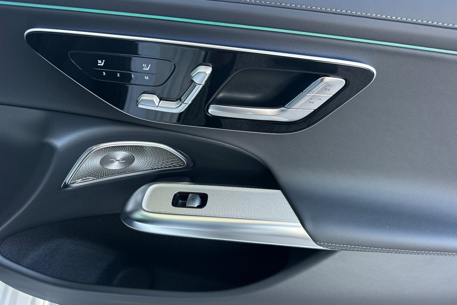 2026 Mercedes-Benz E-Class E350 - Photo 33