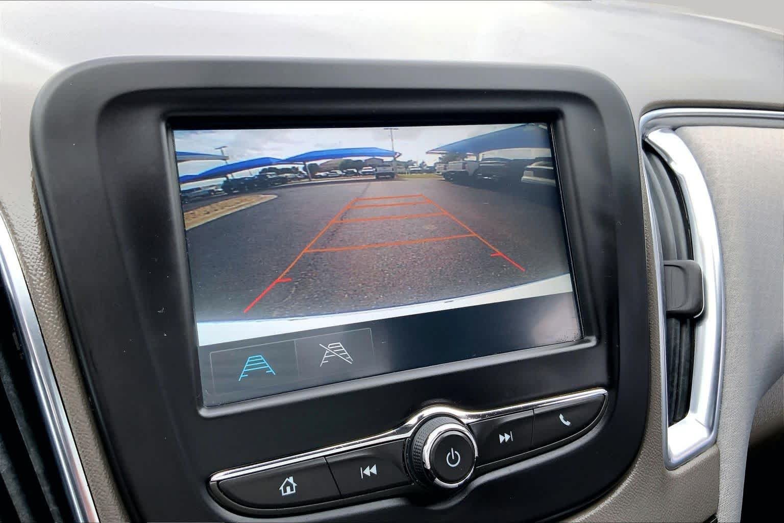 Used 2018 SUMMIT WHITE Chevrolet LT image 27