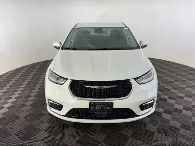Used 2023 White Chrysler Touring L image 2