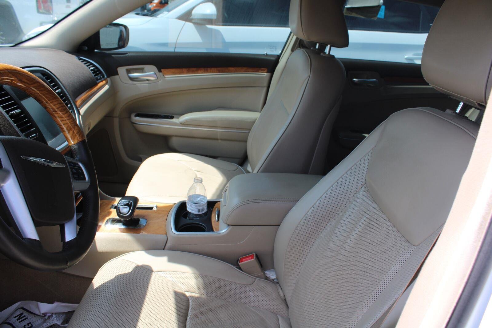 Used 2014 Bright White Clearcoat Chrysler 300C image 7