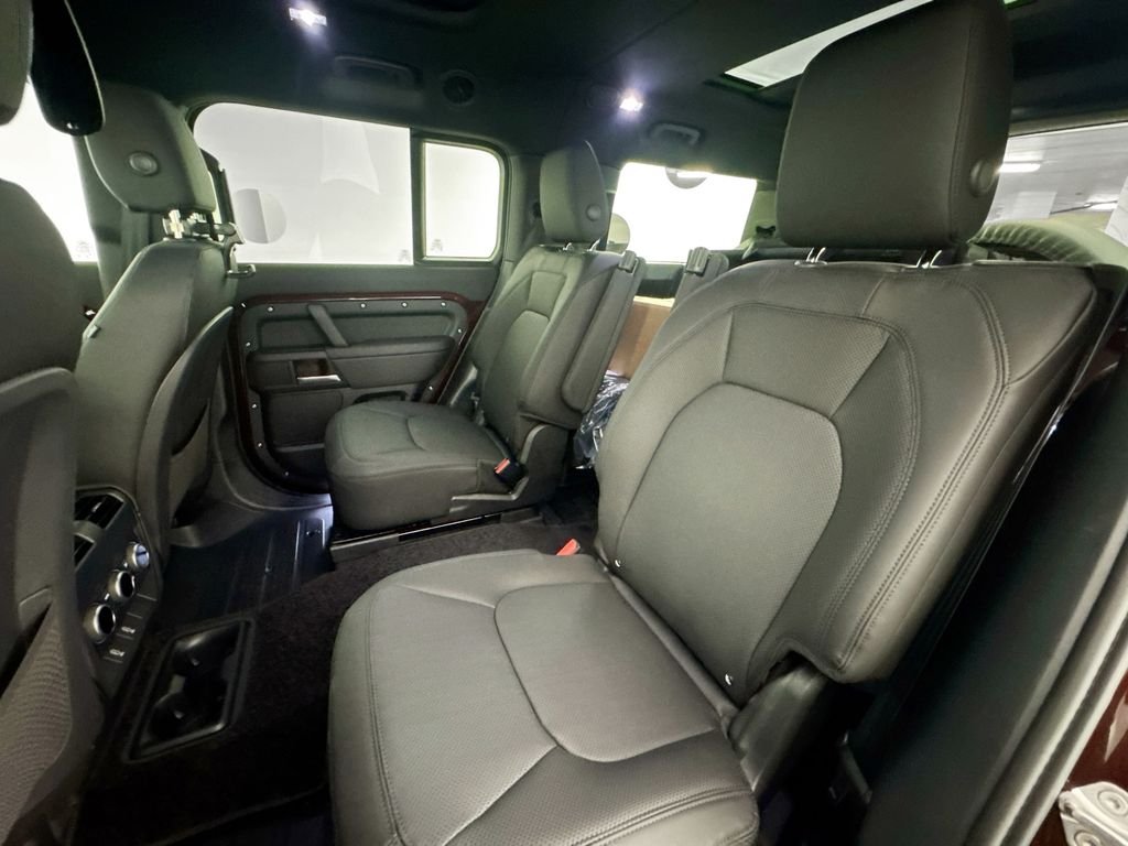 New 2026 Sedona Red Land Rover X-Dynamic SE image 25