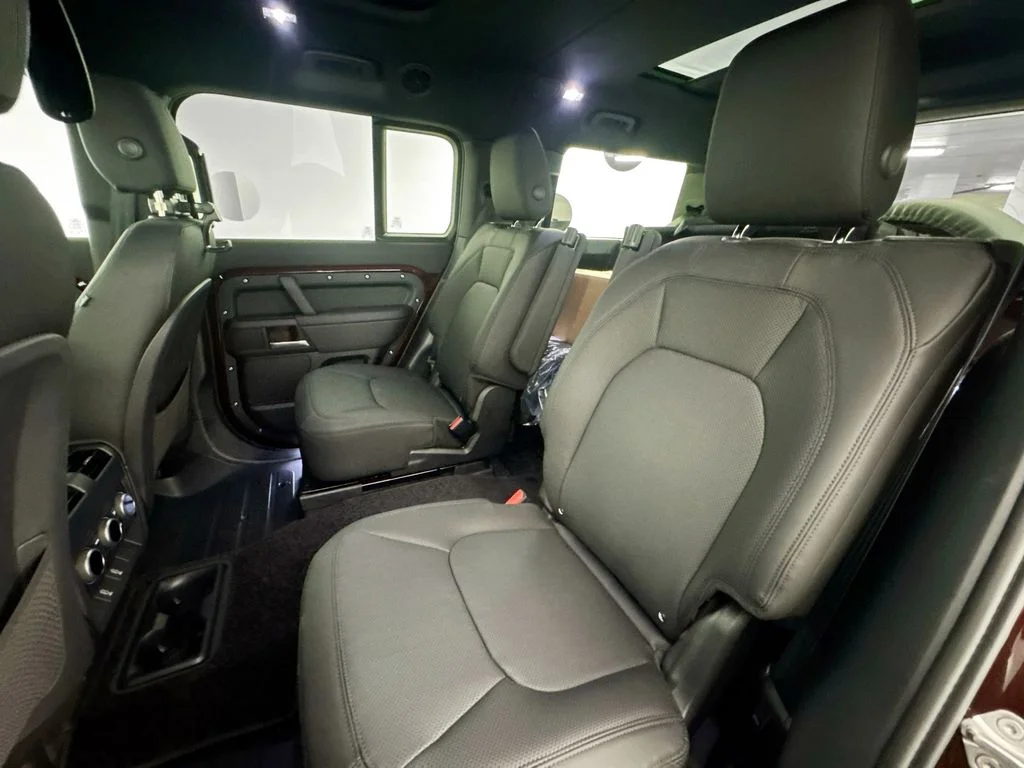 New 2026 Sedona Red Land Rover X-Dynamic SE image 25
